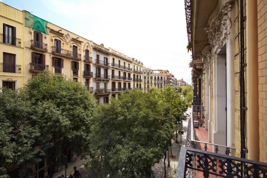 Beautiful apartment in Eixample Barcelona Exterior foto